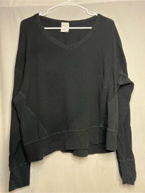 Offline by Aerie Medium Black Waffle-Knit V-Neck Pullover PTP 28”